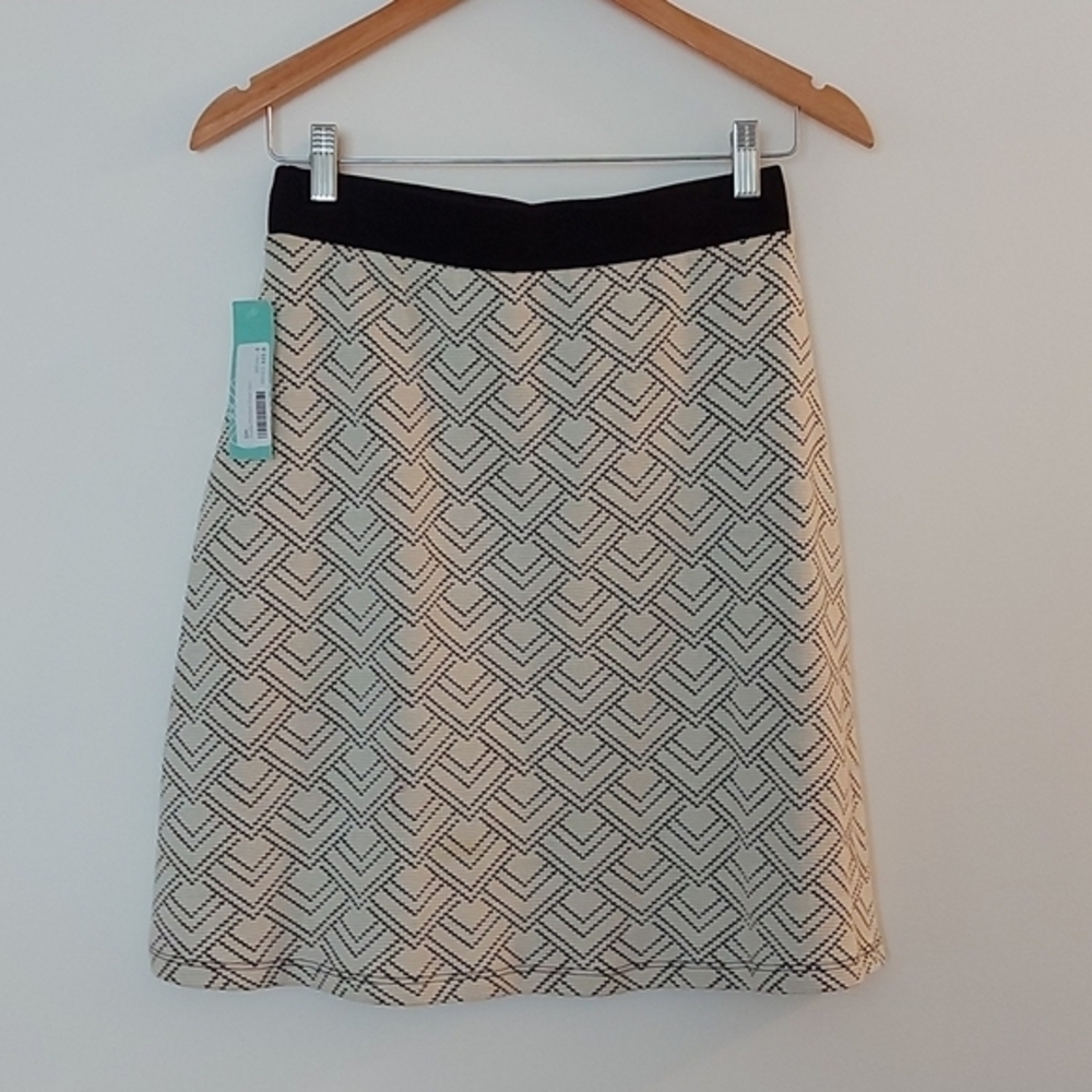 NWT Gilli Shelly Printed A Line Skirt Black and White Size‎ Small - Picture 2 of 6